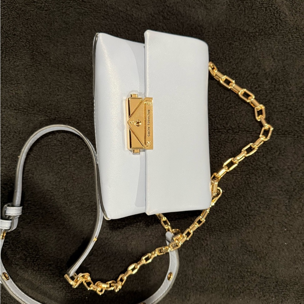 Michael Kors Elegant Baby Blue Leather Crossbody Bag
